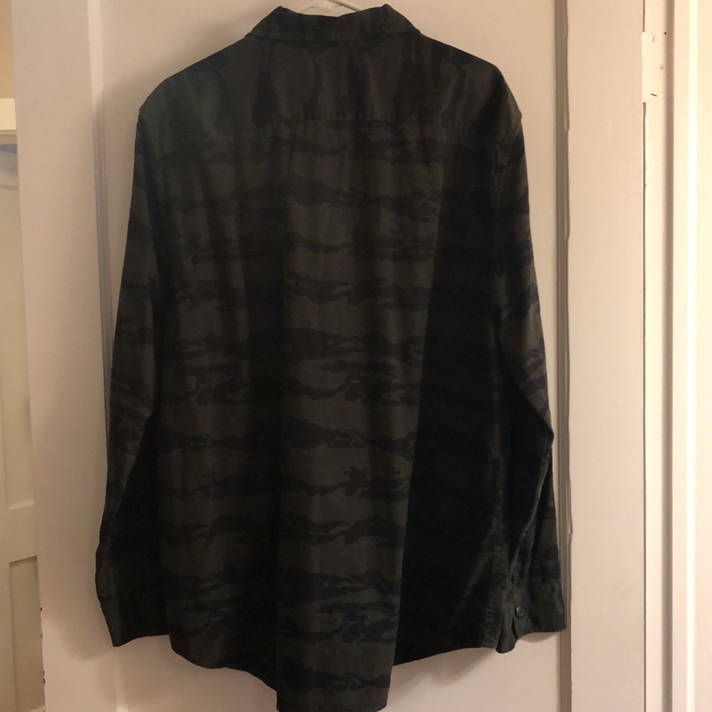 American Eagle Long Sleeve Button Down Camo Shirt - image 5